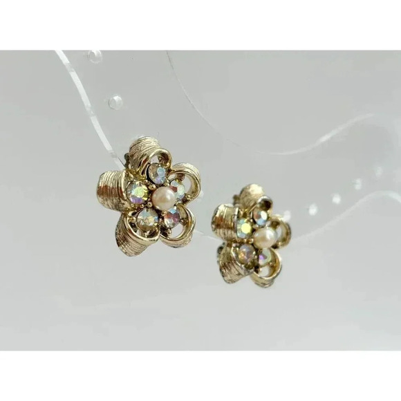 Vintage Gold Toned Floral Iridescent Stone Pearl Gemstone Stud Earrings - Picture 3 of 9